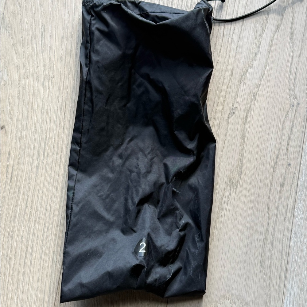 Yeezy Pods - Picture 6 of 11